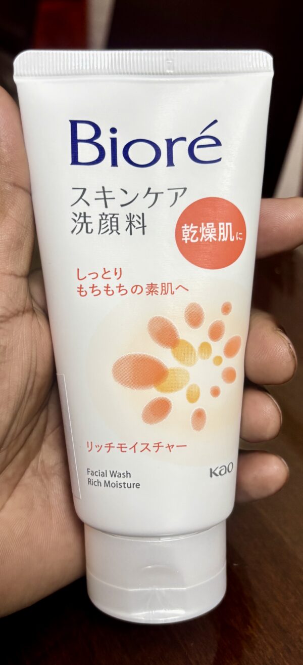 Biore Rich Moisture Face Wash – Gentle Cleansing & Deep Hydration